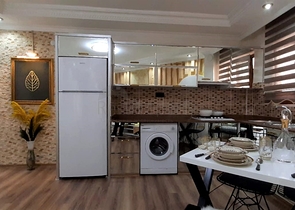 قريبة من البحر والخدمات -شقة مفروشة من تصميم 1+1 - في مهموتلار / الانيا 