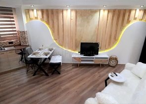 قريبة من البحر والخدمات -شقة مفروشة من تصميم 1+1 - في مهموتلار / الانيا 