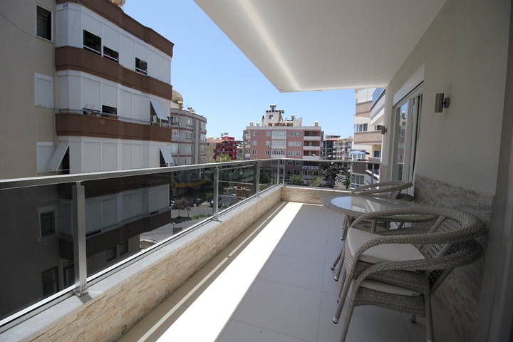 موقع مميز - شقة 1+1 - في مركز مدينة الانيا  