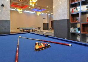 مجمع بخدمات 5 نجوم - غرفة وصالة - في افسلار / الانيا 