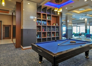 مجمع بخدمات 5 نجوم - غرفة وصالة - في افسلار / الانيا 