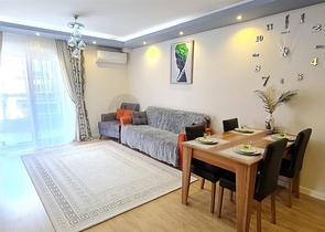 قريب من البحر والخدمات - شقة 2 غرفة وصالة - انيقة -في مهموتلار / الانيا 