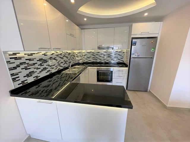 شقة غرفة وصالة -ضمن مجمع سكني - قريب من البحر والخدمات -في مهموتلار / الانيا 