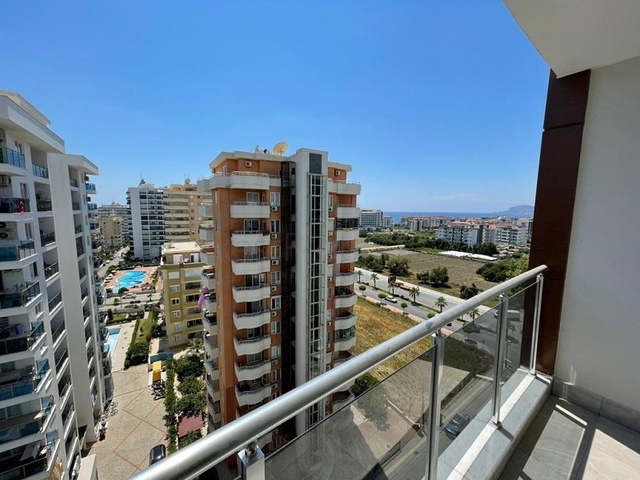 شقة غرفة وصالة -ضمن مجمع سكني - قريب من البحر والخدمات -في مهموتلار / الانيا 