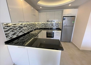 شقة غرفة وصالة -ضمن مجمع سكني - قريب من البحر والخدمات -في مهموتلار / الانيا 