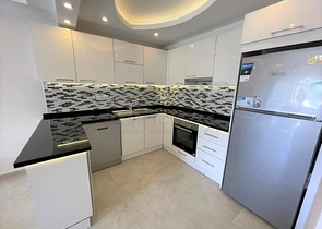 شقة غرفة وصالة -ضمن مجمع سكني - قريب من البحر والخدمات -في مهموتلار / الانيا 