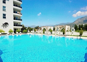 شقة غرفة وصالة -ضمن مجمع سكني - قريب من البحر والخدمات -في مهموتلار / الانيا 