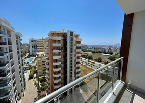 شقة غرفة وصالة -ضمن مجمع سكني - قريب من البحر والخدمات -في مهموتلار / الانيا 