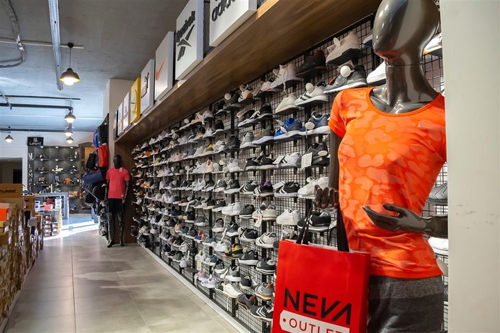 استثمر اموالك بشراء محل ضمن مول تجاري -في الانيا 