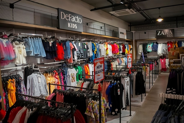 استثمر اموالك بشراء محل ضمن مول تجاري -في الانيا 