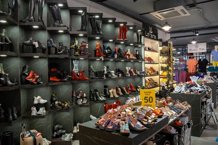 استثمر اموالك بشراء محل ضمن مول تجاري -في الانيا 