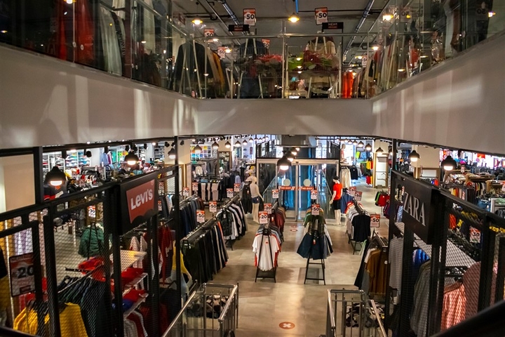 استثمر اموالك بشراء محل ضمن مول تجاري -في الانيا 