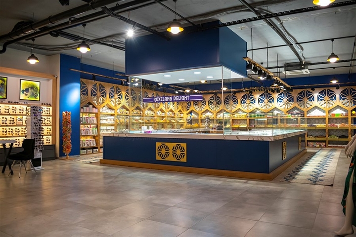 استثمر اموالك بشراء محل ضمن مول تجاري -في الانيا 