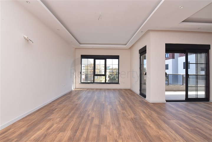 شقة عائلية - 4 غرف وصالة -مجمع انيق - في اوبا / الانيا 