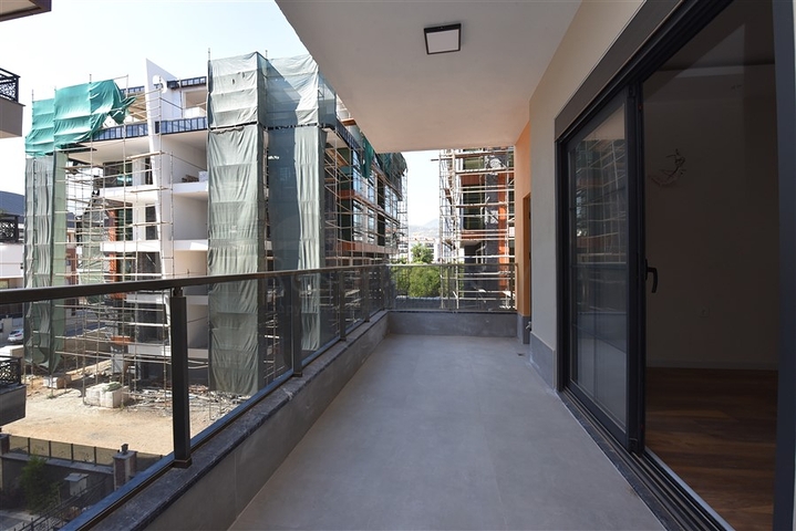 شقة عائلية - 4 غرف وصالة -مجمع انيق - في اوبا / الانيا 