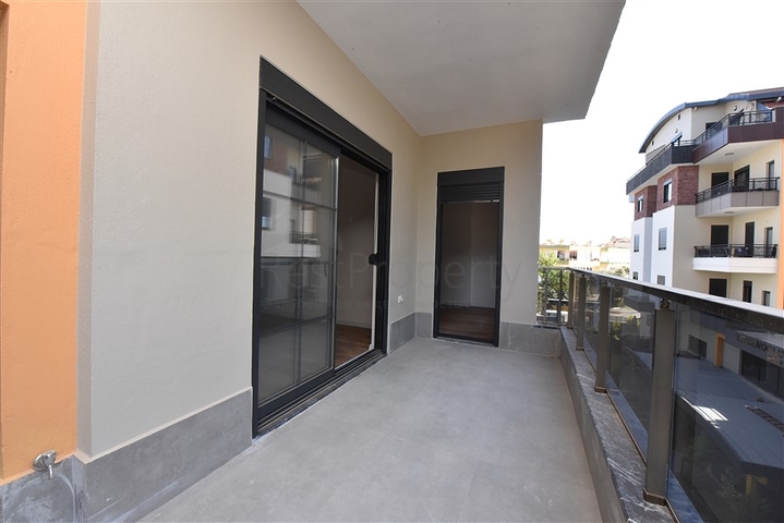 شقة عائلية - 4 غرف وصالة -مجمع انيق - في اوبا / الانيا 