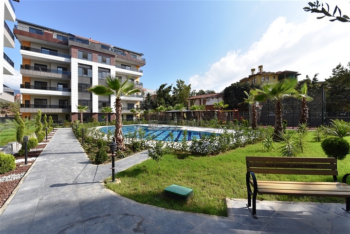 شقة عائلية - 4 غرف وصالة -مجمع انيق - في اوبا / الانيا 