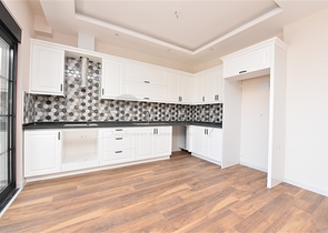 شقة عائلية - 4 غرف وصالة -مجمع انيق - في اوبا / الانيا 