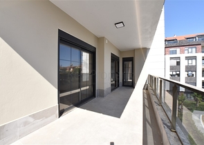 شقة عائلية - 4 غرف وصالة -مجمع انيق - في اوبا / الانيا 