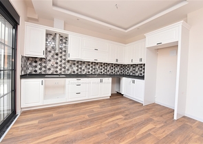 شقة عائلية - 4 غرف وصالة -مجمع انيق - في اوبا / الانيا 