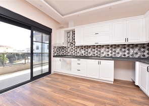 شقة عائلية - 4 غرف وصالة -مجمع انيق - في اوبا / الانيا 