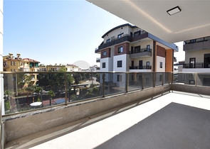 شقة عائلية - 4 غرف وصالة -مجمع انيق - في اوبا / الانيا 