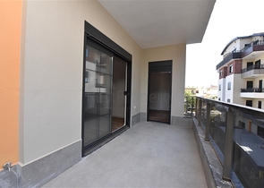 شقة عائلية - 4 غرف وصالة -مجمع انيق - في اوبا / الانيا 