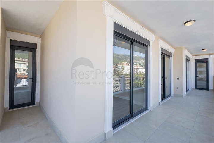 موقع مركزي - مجمع عائلي - شقق في مركز الانيا 