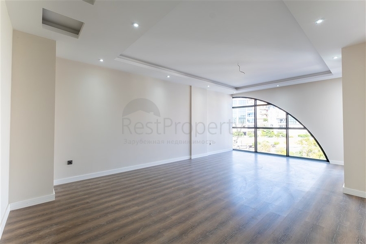 موقع مركزي - مجمع عائلي - شقق في مركز الانيا 