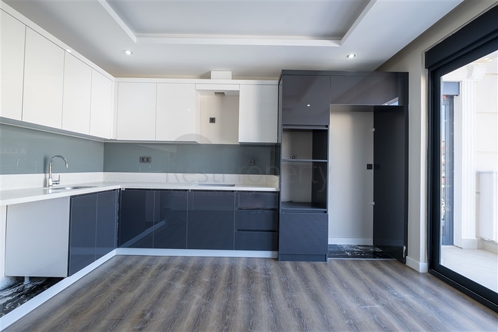 موقع مركزي - مجمع عائلي - شقق في مركز الانيا 