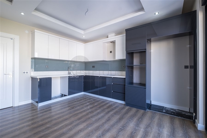 موقع مركزي - مجمع عائلي - شقق في مركز الانيا 