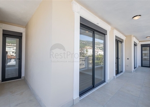 موقع مركزي - مجمع عائلي - شقق في مركز الانيا 