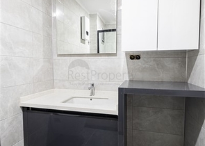 موقع مركزي - مجمع عائلي - شقق في مركز الانيا 