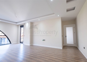 موقع مركزي - مجمع عائلي - شقق في مركز الانيا 