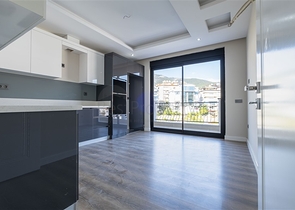 موقع مركزي - مجمع عائلي - شقق في مركز الانيا 