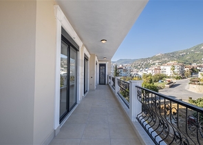 موقع مركزي - مجمع عائلي - شقق في مركز الانيا 