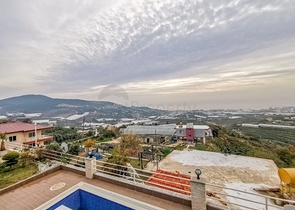 فيلا فاخرة - مستقلة مع مسبح خاص - في كارجي جاك / الانيا 