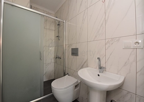 شقة غرفتين وصالة - ضمن مجمع حديث -في مركز الانيا 