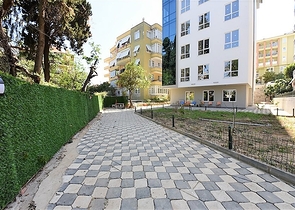 شقة غرفتين وصالة - ضمن مجمع حديث -في مركز الانيا 