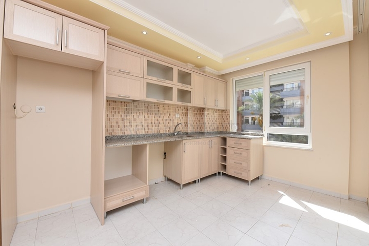 50 متر الى شاطئ كليوباترا - 2 غرفة وصالة -في مركز الانيا 