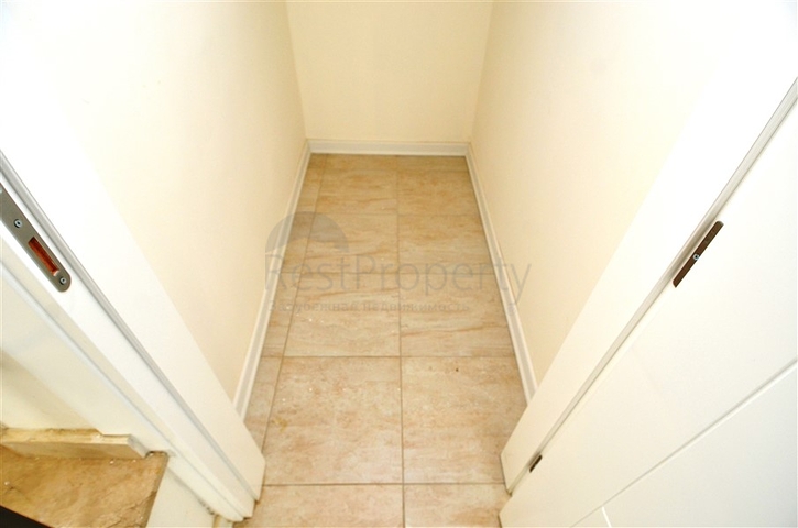 مجمع عائلي فاخر - دوبلكس 3 غرف وصالة -في اوبا / الانيا 