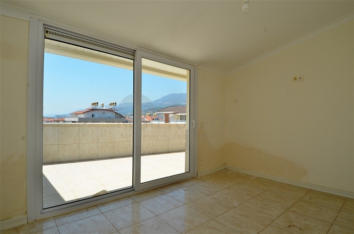 مجمع عائلي فاخر - دوبلكس 3 غرف وصالة -في اوبا / الانيا 