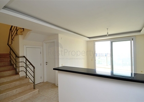 مجمع عائلي فاخر - دوبلكس 3 غرف وصالة -في اوبا / الانيا 