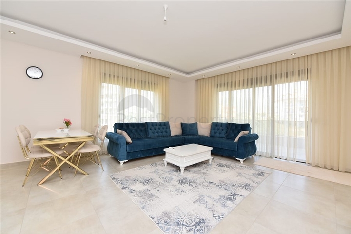 شقة فاخرة للبيع في الانيا - مجمع 5 نجوم- في منطقة اوبا المركزية 