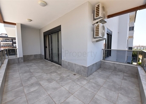 شقة فاخرة للبيع في الانيا - مجمع 5 نجوم- في منطقة اوبا المركزية 