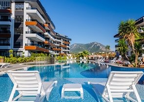 شقة فاخرة للبيع في الانيا - مجمع 5 نجوم- في منطقة اوبا المركزية 