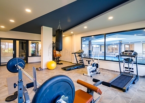 شقة فاخرة للبيع في الانيا - مجمع 5 نجوم- في منطقة اوبا المركزية 