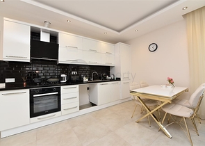 شقة فاخرة للبيع في الانيا - مجمع 5 نجوم- في منطقة اوبا المركزية 