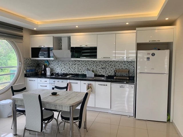 مجمع يضم كافة الخدمات -شقة غرفة وصالة مفروشة -في منطقة كاستل / الانيا 