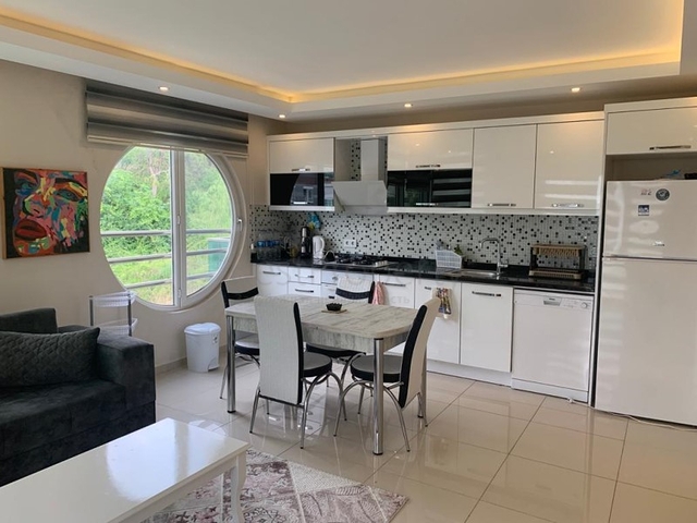 مجمع يضم كافة الخدمات -شقة غرفة وصالة مفروشة -في منطقة كاستل / الانيا 